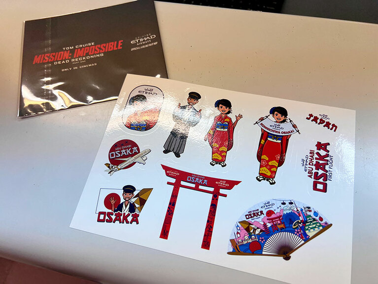 チェックインすると、大阪をテーマにしたシールが配られた。