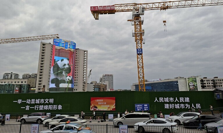綿陽駅の周辺。北川パンダ動植物園から綿陽駅までは約35キロメートル。（筆者撮影）
