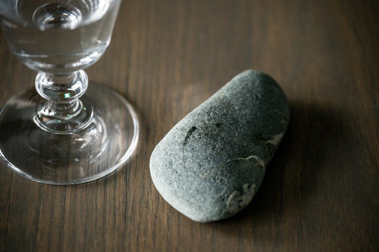 自然の風合いが生んだ「石」。