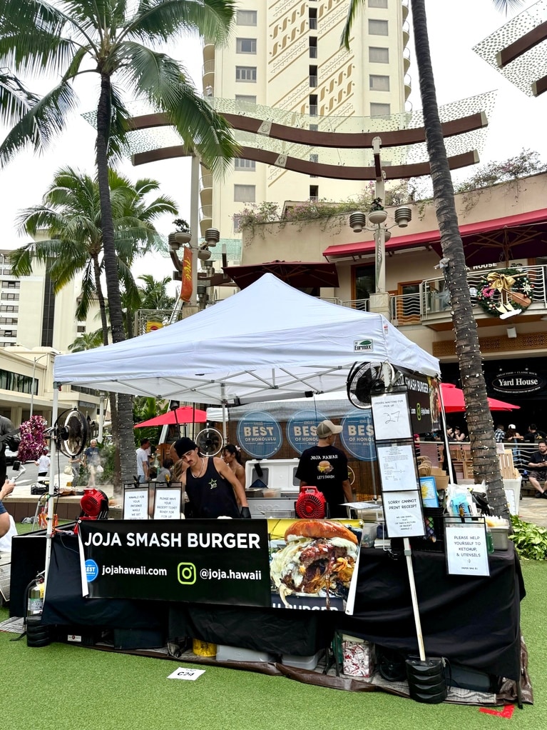 メイカーズマーケットに出店する様子。