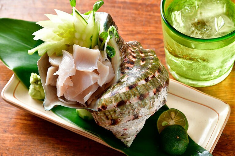 「夜光貝の刺身」700円。