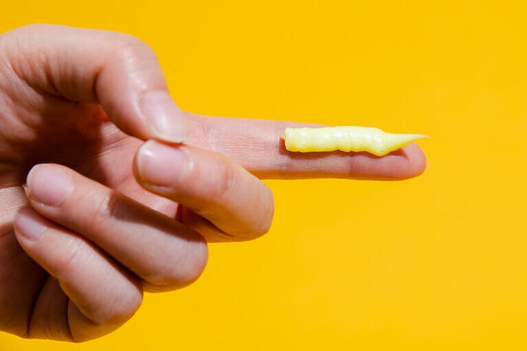 指先にハンドクリーム乗せたところ。