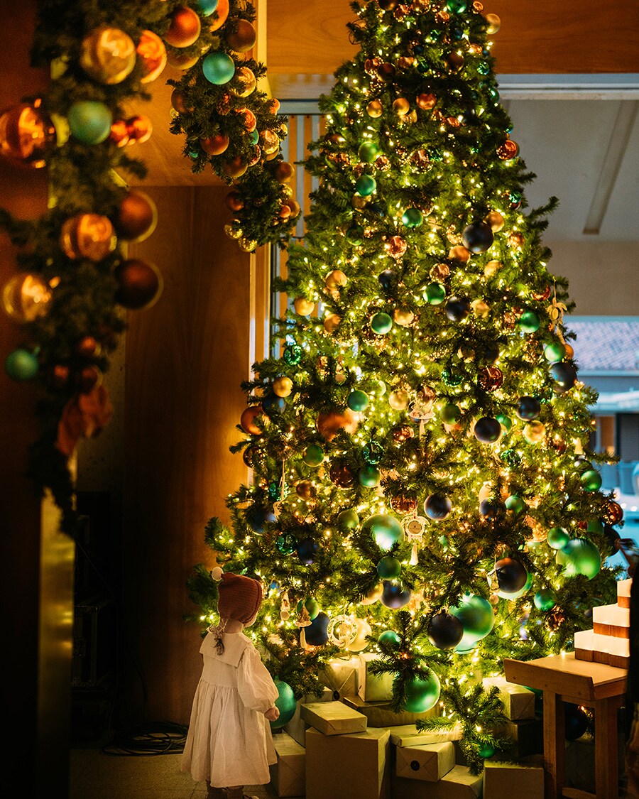 【ザ・リッツ・カールトン沖縄】 沖縄の自然と伝統を子どもたちへ 家族で楽しむクリスマスツリー | ホテルのクリスマスツリー | 写真 | 5枚目