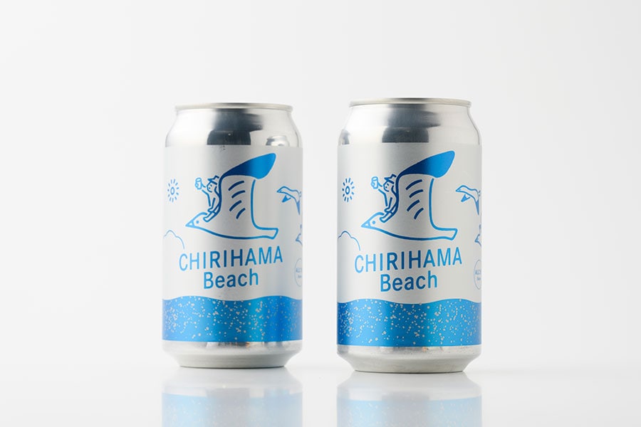 クラフトビールCHIRIHAMA Beach 各726円（350ml）。