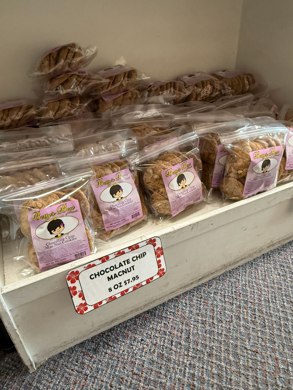 二番人気は、ハワイらしいチョコチップ・マカダミアナッツ 7.95ドル 8oz（226g）。