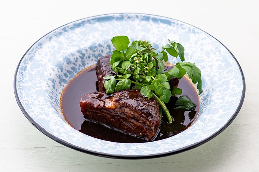 牛バラ肉の赤ワイン煮。