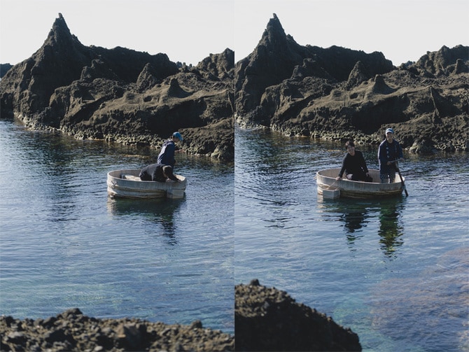 海のなかを覗きながら童心に帰る工藤さん。