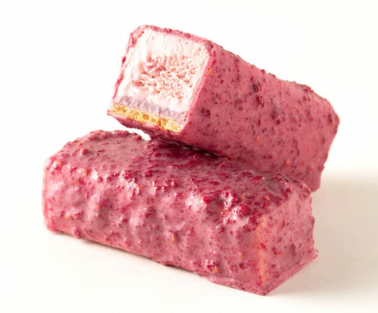 イタリアの「トルタ(ケーキ全般)」の中でも有名なクロスタータ・ディ・ランポーニ(ラズベリータルト)を基にしたランポーネ。店頭持ち帰りパッケージ 8,500円、配送用パッケージ 7,500円(送料別)。