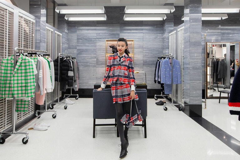 ポンパドール風ポニーテールにまとめたKoki。