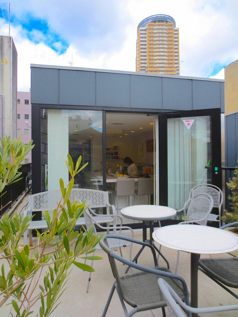 お天気が良い時は、テラス席も好評。