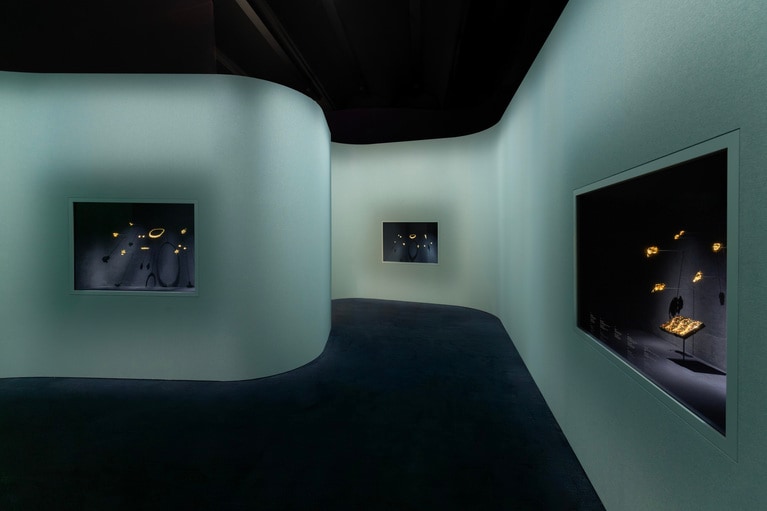 会場風景　東京都庭園美術館　新館 ©Van Cleef & Arpels