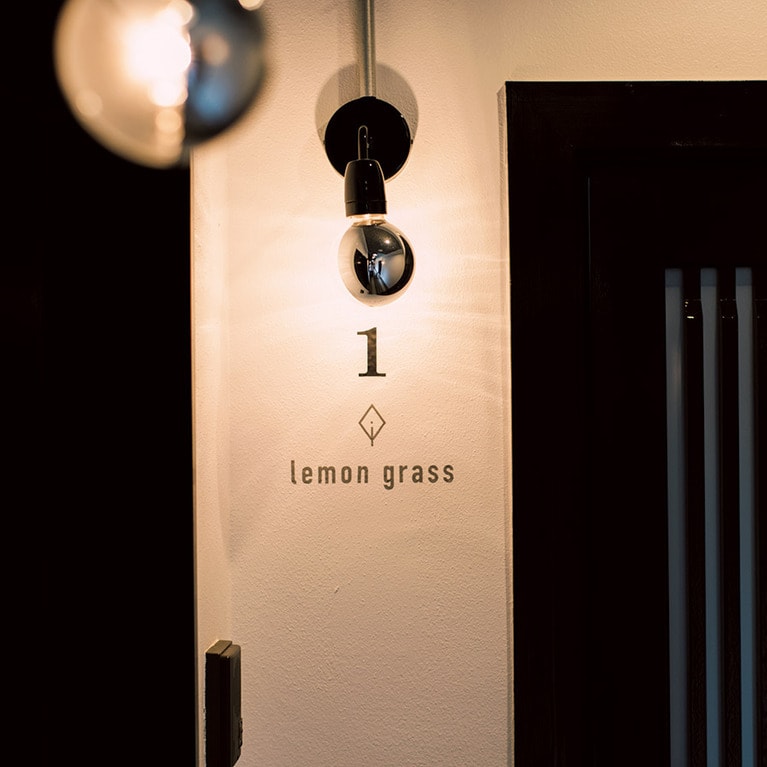 程よいカジュアルさがひとり旅に心地よい。