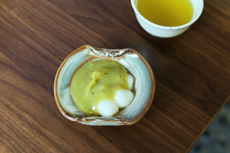 「くるみ餅」もシングル（餅5個）410円と、ダブル（餅10個）820円がある。