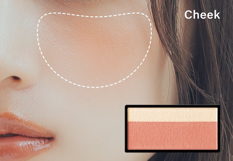 ベージュのフレームに合うチーク。〈コスメ使用アイテム〉マキアージュ ドラマティックチークカラー（パウダー）BE323 ペアーマカロン 1,980円（編集部調べ）／マキアージュ