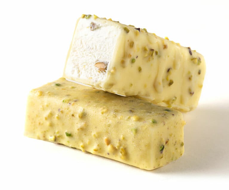 シチリアの伝統的なドルチェであるカッサータ。店頭持ち帰りパッケージ 8,500円、配送用パッケージ 7,500円(送料別)。