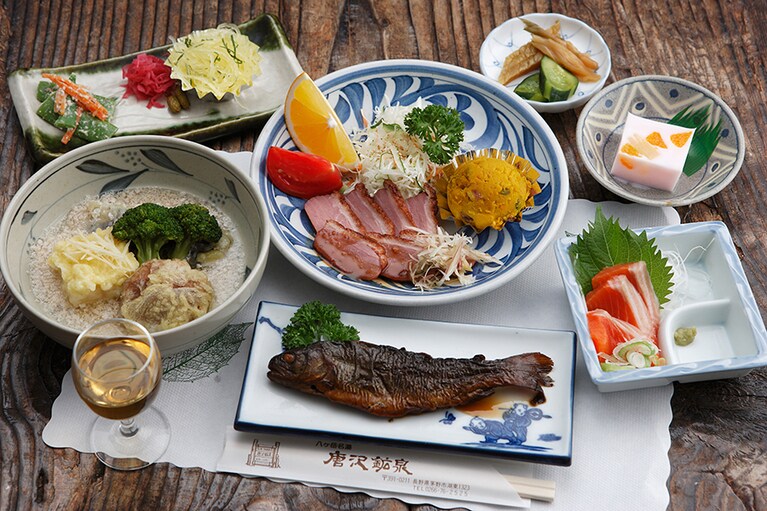 八ヶ岳名湯 唐沢鉱泉［長野／唐沢鉱泉］夕食一例。