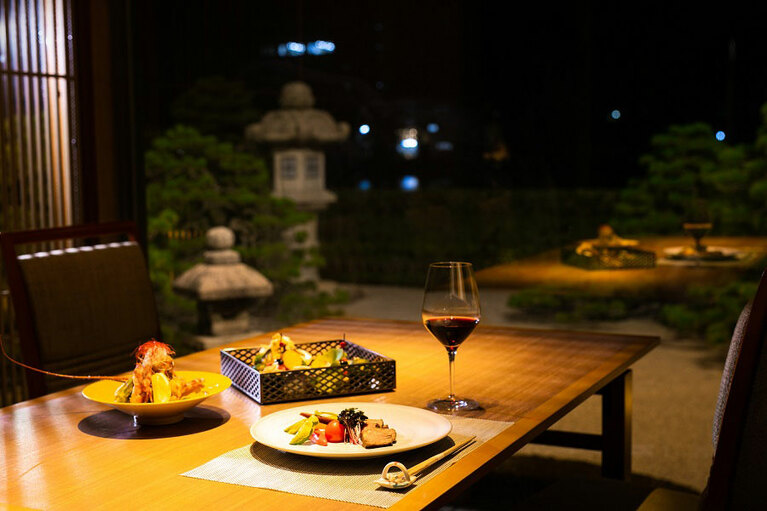 松江宍道湖畔 文人ゆかりの宿 皆美館［島根／松江しんじ湖温泉］レストラン庭園茶寮。