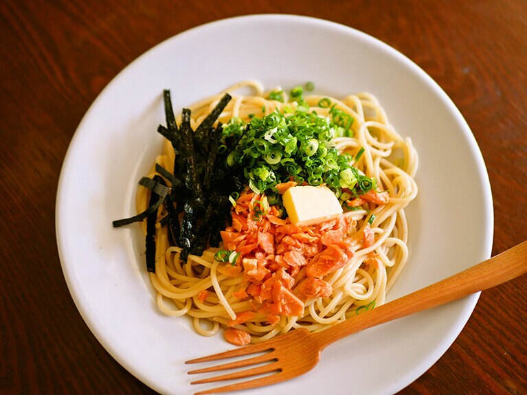 鮭バターのっけパスタ。