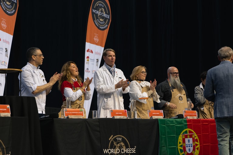 ファイナルジャッジの様子。