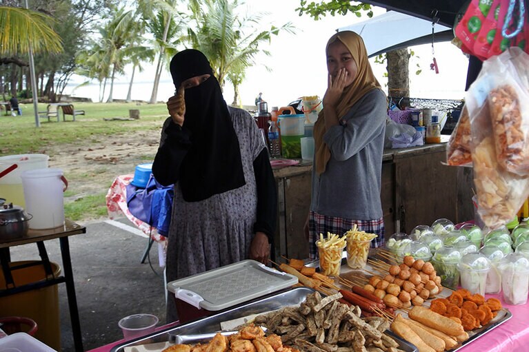 ビーチ2から屋台が姿を現し始めます。