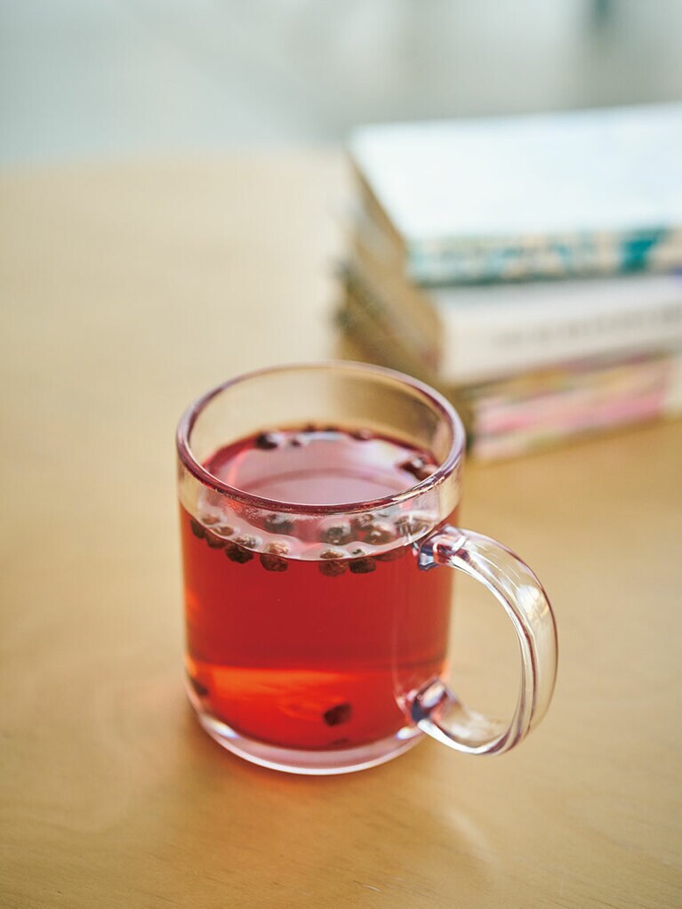 五味子茶 W6,000。カフェメニューも充実。