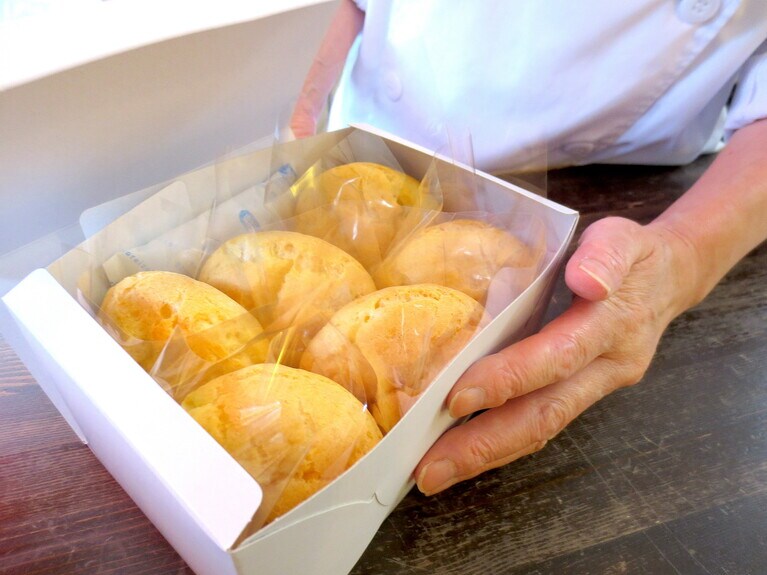 「会社関係の方がおつかいものご希望も多い」と、箱に詰めて…。