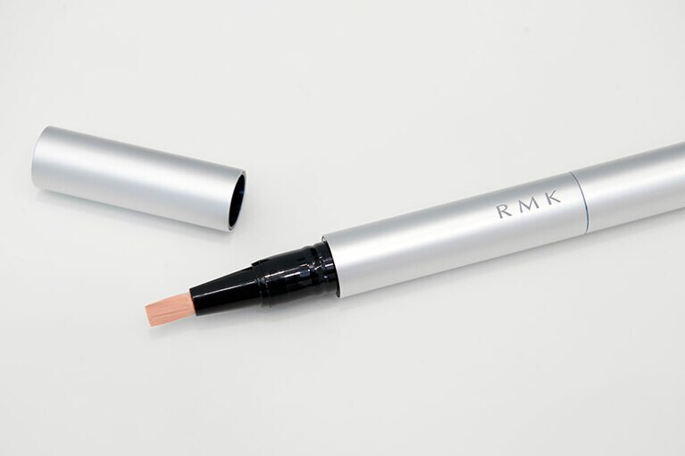 今回、使用したのは「ルミナス ペンブラッシュコンシーラー 05」。