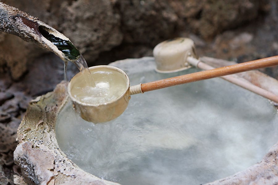 【泡の湯旅館】湧き立ての温泉は透明で飲泉OK。