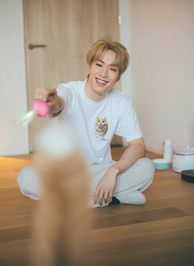 2ページ目)「ソファは3台買い替えた。飲みの誘いも断る！」猫を愛する