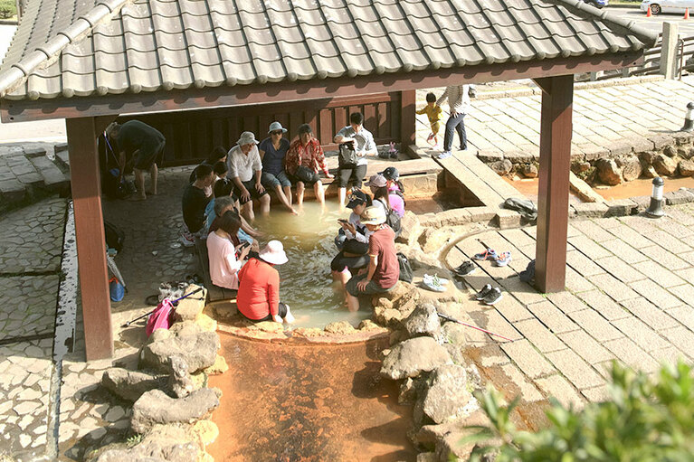 冷水坑エリアは高地にあり、湖と峰々からなる。