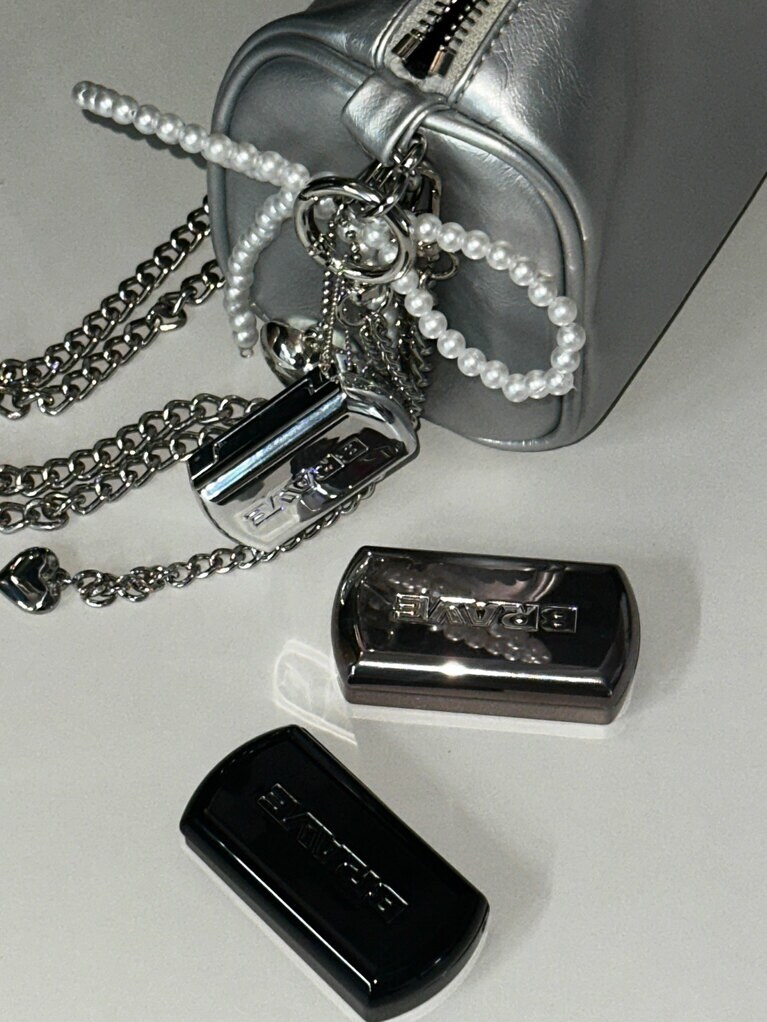 ポーチに付けたイメージ。アクセントになって可愛い。