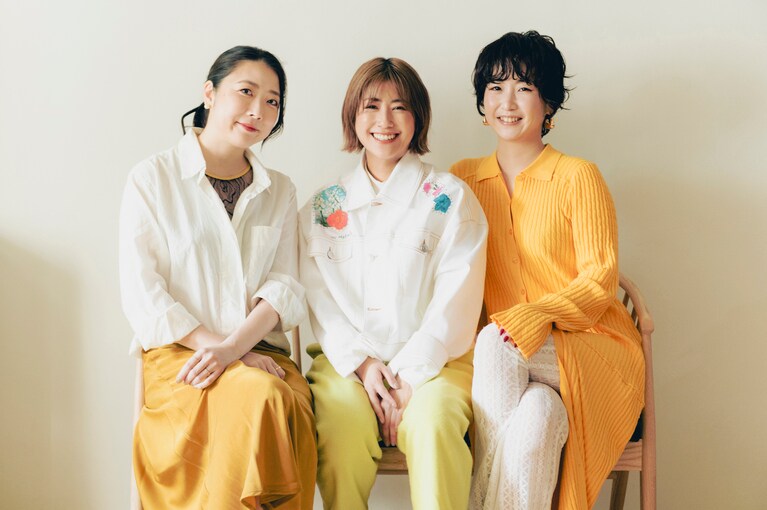 タレントのIMALU率いる同世代ユニット「ハダカベヤ」の3人。左から、なつこ、IMALU、メグ。