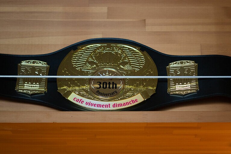 スタッフから贈られたチャンピオンベルト。