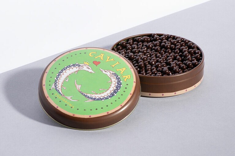 「キャビア ブラウン」1,878円。