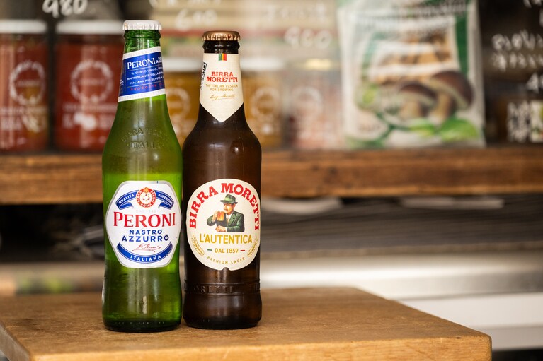 夏はイタリアビールからスタートすることが多いひとり飲み。700円〜。