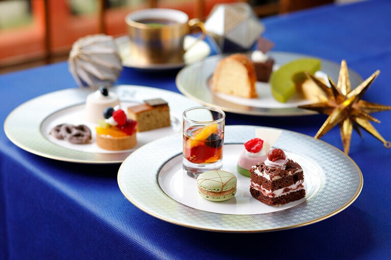 「ロンネフェルト200周年アフタヌーンティー」のスイーツのイメージ。