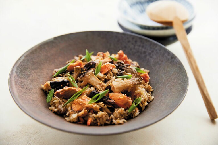 DHAとEPAが多い鮭は皮ごと食べて認知症予防。