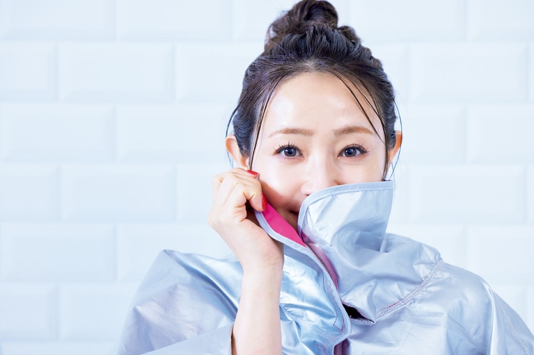 大沢あかねさん。写真は『遅咲き 肌管理オタク 美容に全ぶり』より。