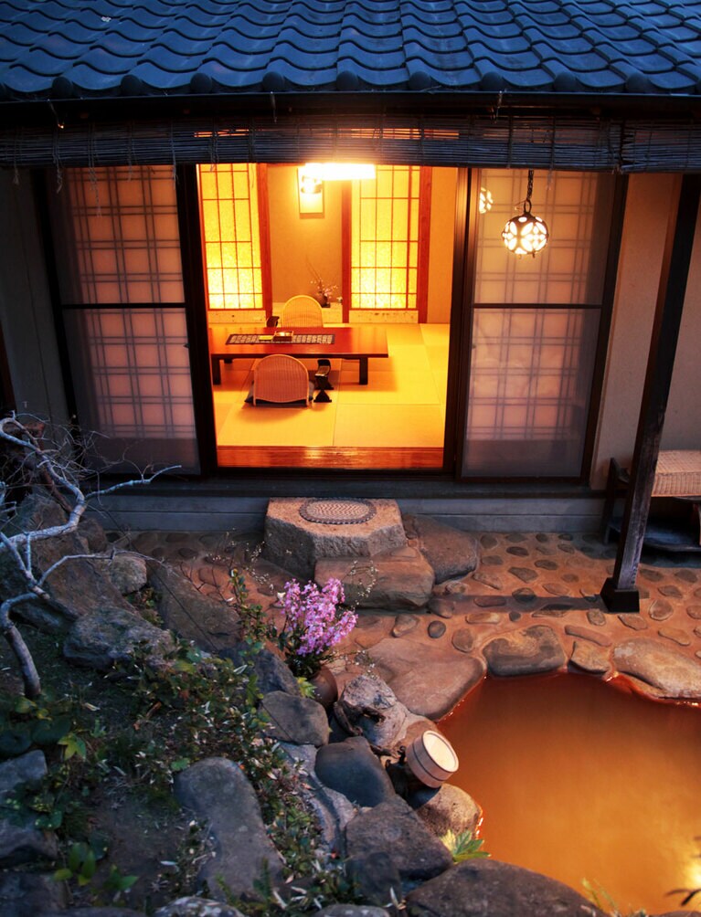 奥壱岐の千年湯 平山旅館［長崎／湯本温泉］露天風呂付客室 月の間。