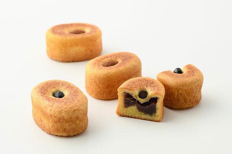 東京百両あんぱん 各195円(こしあん、クリーム)。