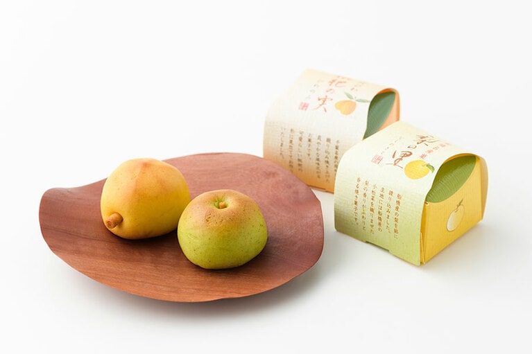 【千葉県】御菓子司 扇屋「房州びわ 枇杷の実」「船橋銘産菓 梨の里」各200円。