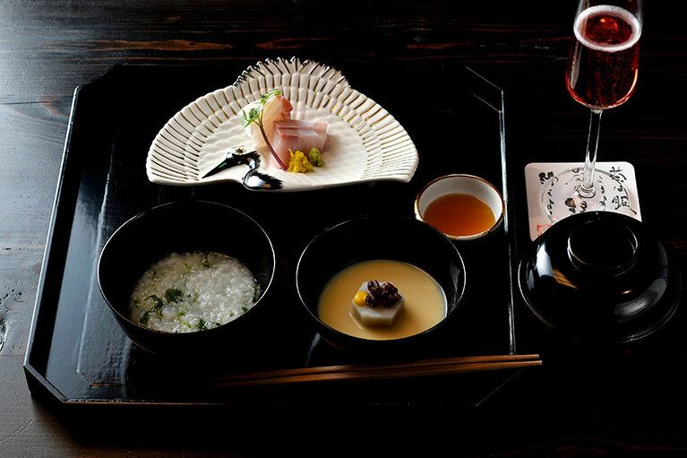 茶事でもてなす「茶料理」と甲州ワインのマリアージュを堪能。