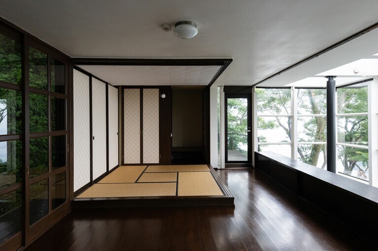 2階には畳が敷かれた和の空間も。