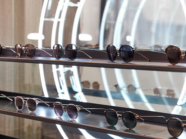 オンオフ問わず、日常のスタイリングになじむシンプルで上品なスタイルが特徴の「MODERN」。各5,500円(税込)。