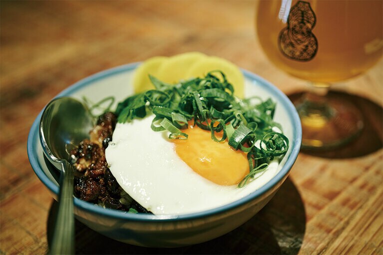 ビールとよく合う魯肉飯 120元。