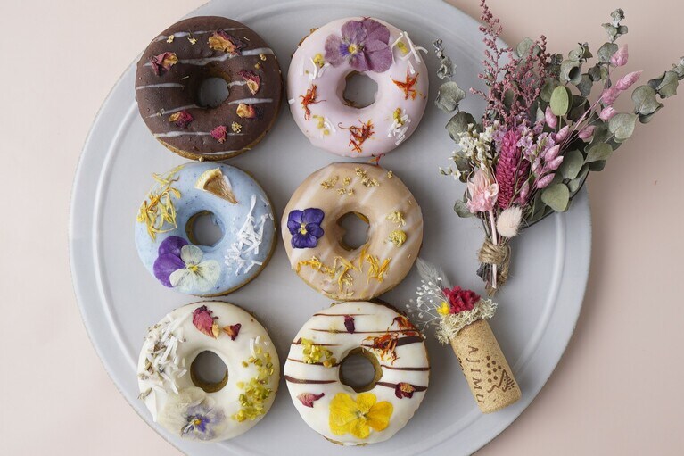 gmgm／お花の焼きドーナツ スワッグギフトBox　6,480円。