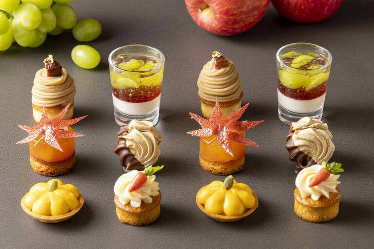 「和栗のモンブラン」ほかスイーツは全6品。美しいプレゼンテーションも魅力。