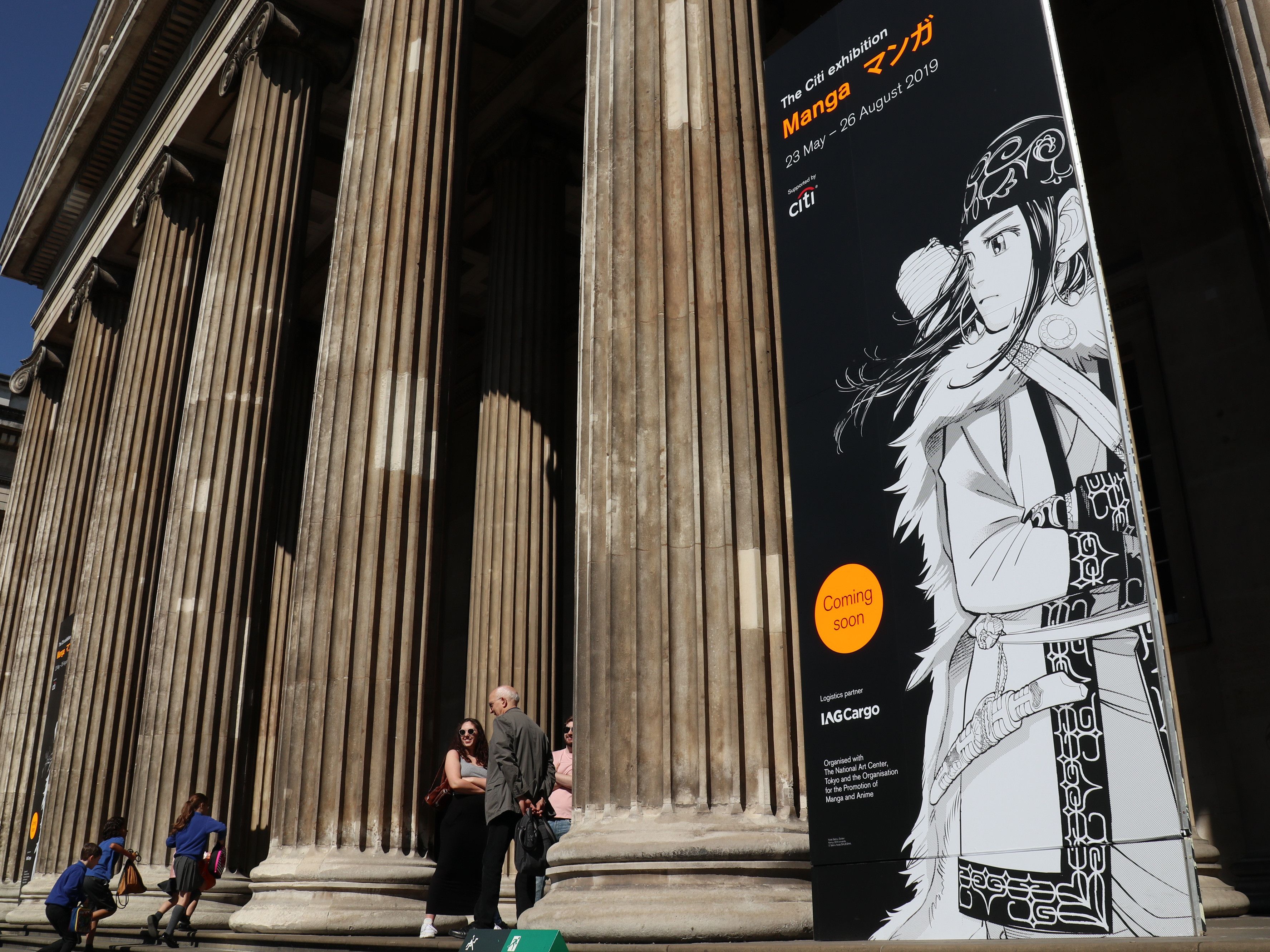 2019年に大英博物館で開かれた「マンガ展」。看板には『ゴールデンカムイ』の絵が用いられた　©️時事通信社