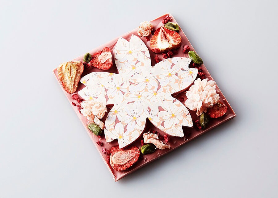 「桜ルビーチョコレート」箱なし3,500円。