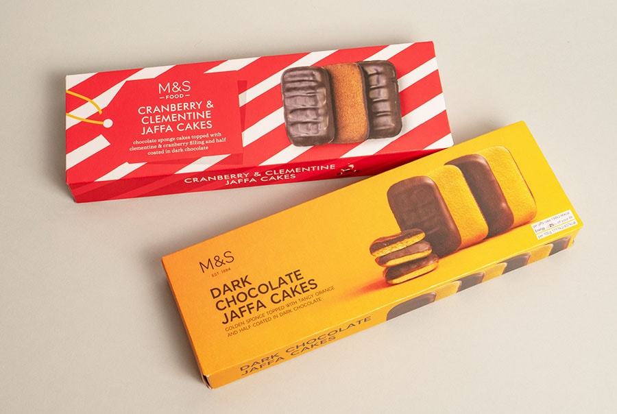 【DARK CHOCOLATE JAFFA CAKES Marks & Spencer】マークス＆スペンサーのダーク・チョコレート・ジャファ・ケイク 1箱 85ペンス、2箱セットは1.50ポンド。